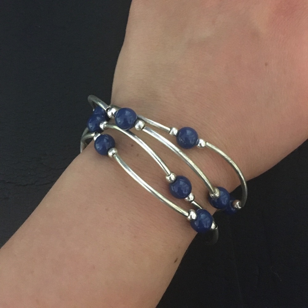 Silver bracket with blue beads (4 count) bangles
